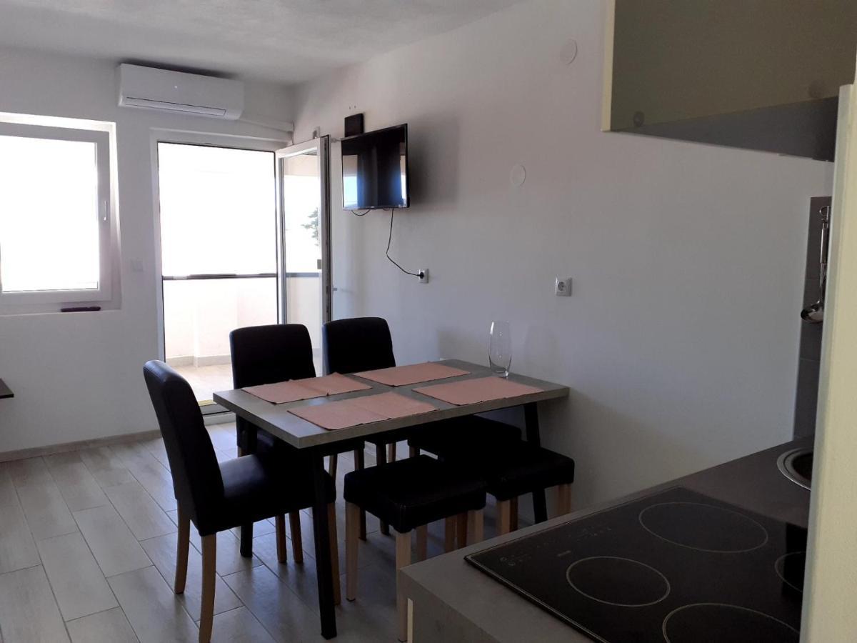 Apartmani Grumf Ґорні Карин Екстер'єр фото